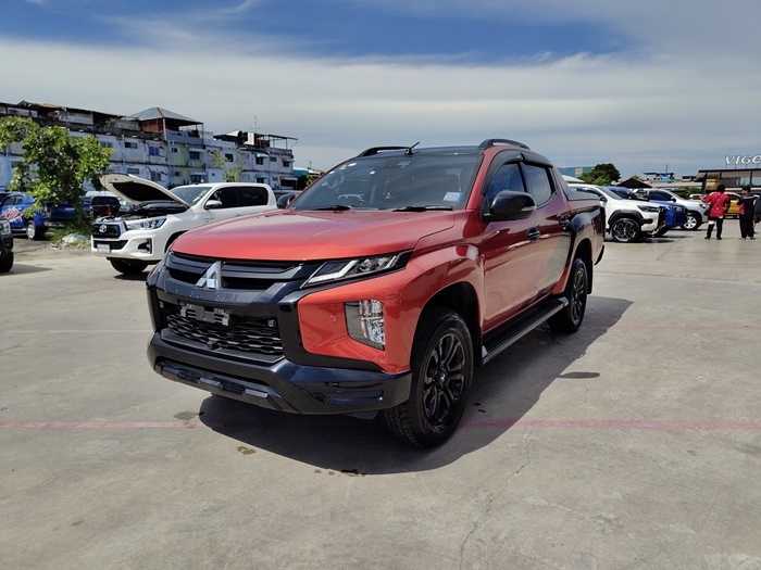 MITSUBISHI Triton