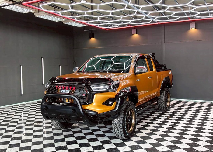 TOYOTA Hilux