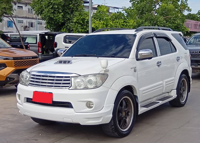 TOYOTA Fortuner