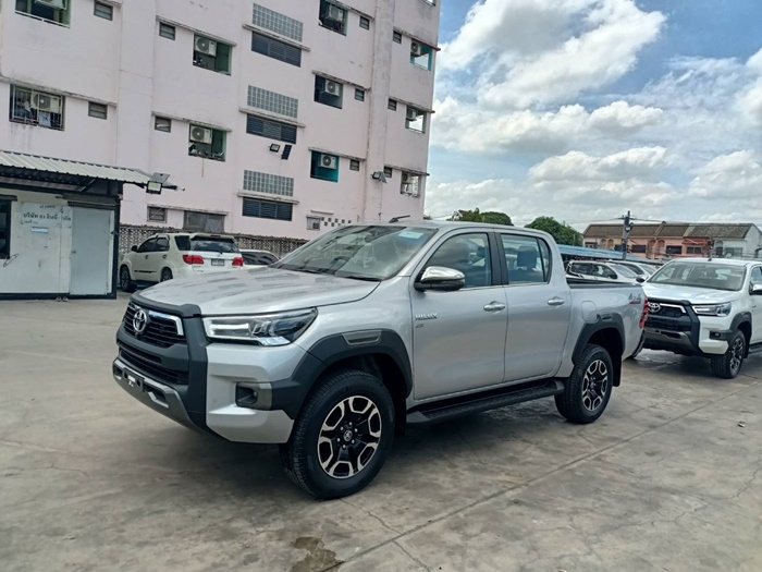 TOYOTA Hilux