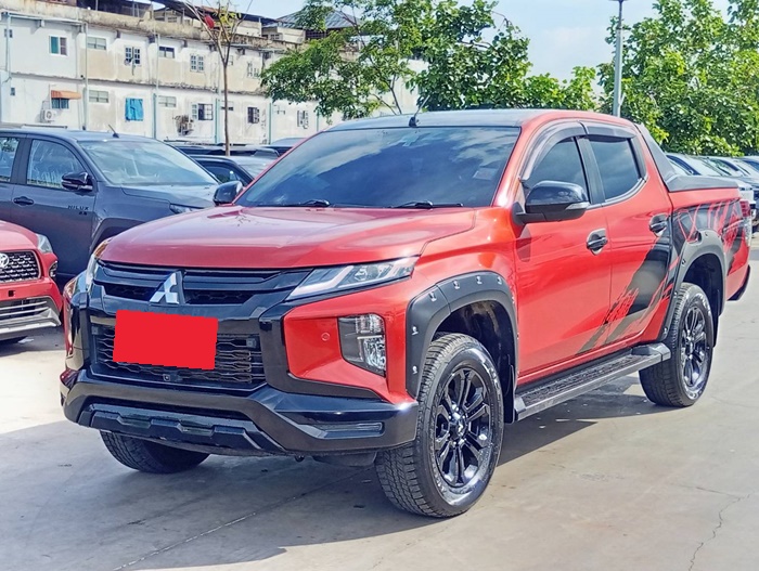 MITSUBISHI Triton