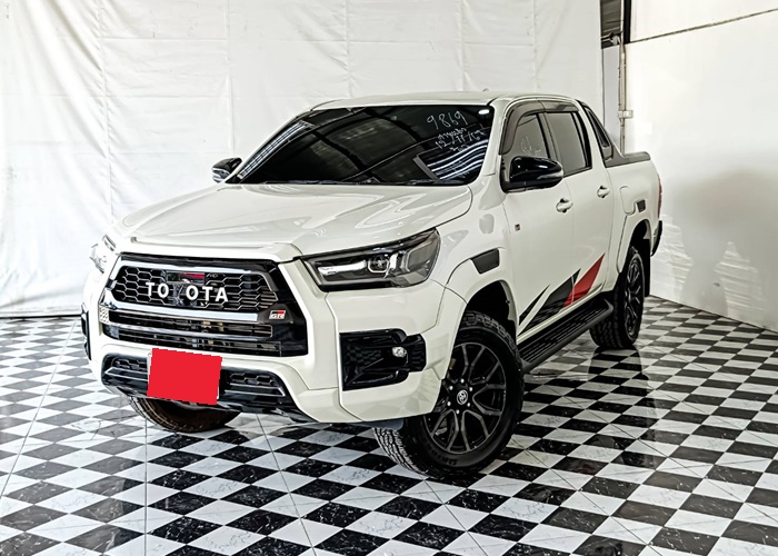 TOYOTA Hilux