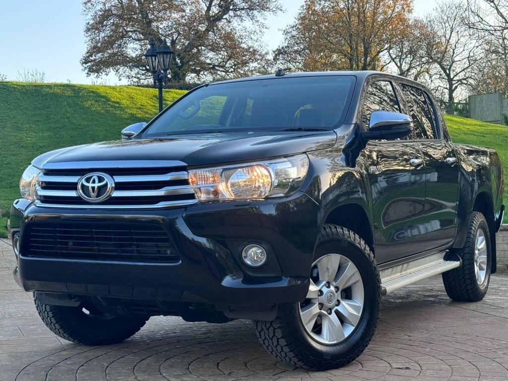 TOYOTA Hilux