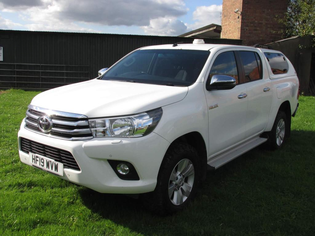 TOYOTA Hilux