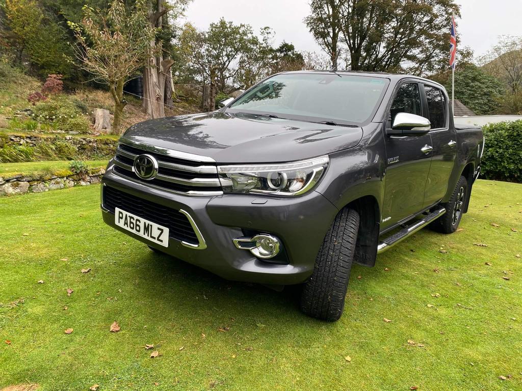 TOYOTA Hilux