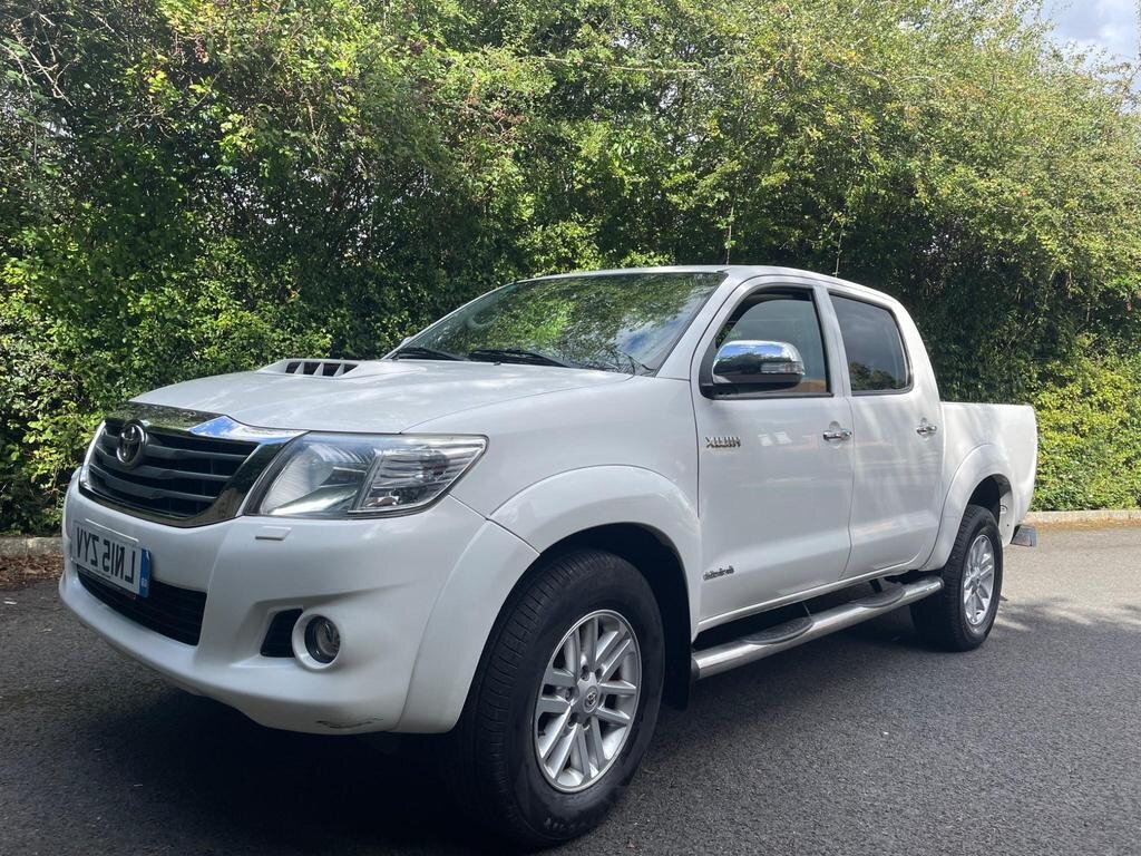 TOYOTA Hilux