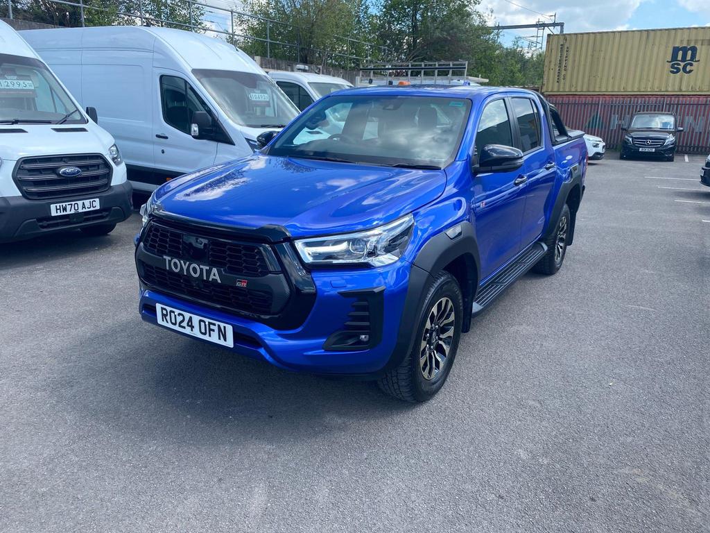 TOYOTA Hilux