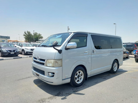 TOYOTA Hiace Commuter