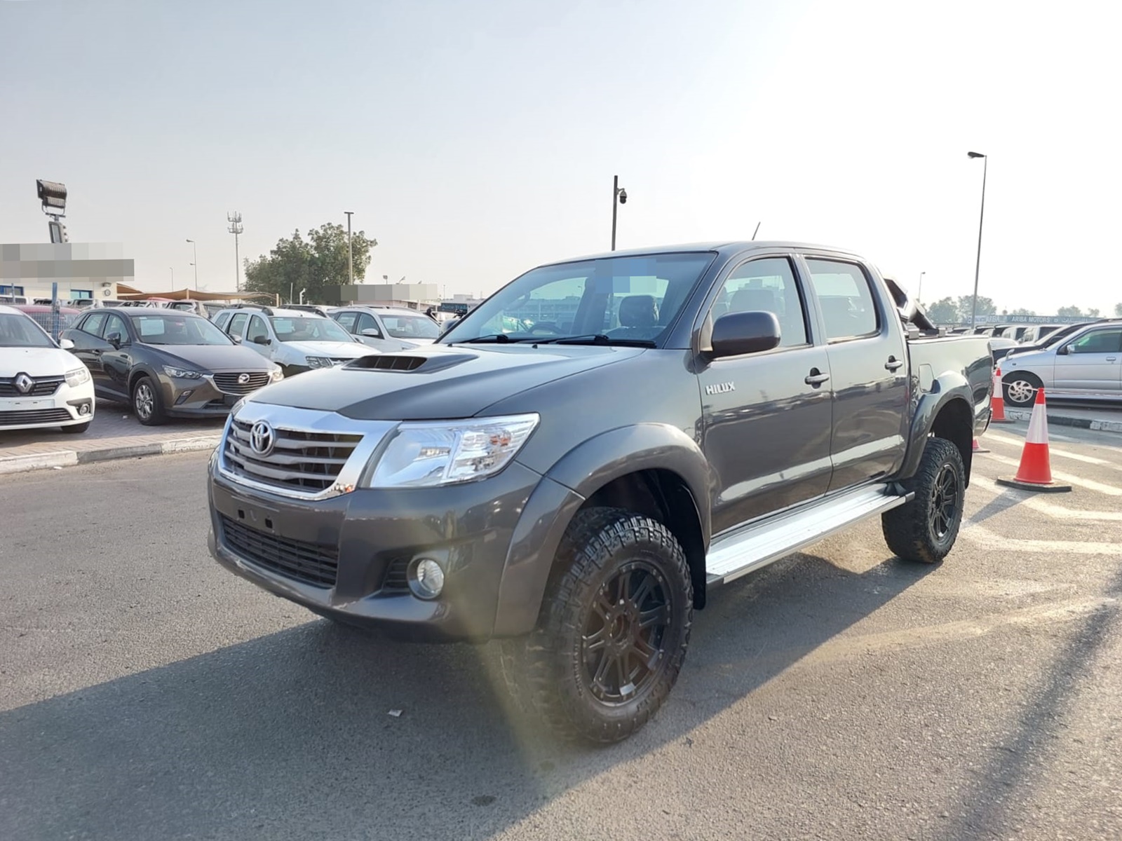 TOYOTA Hilux