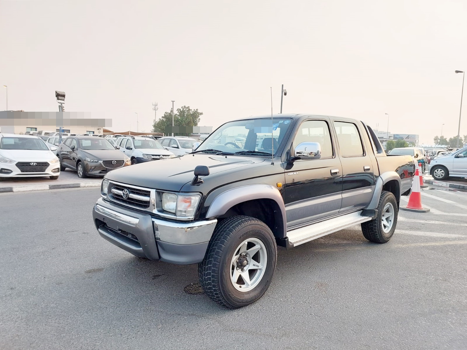 TOYOTA Hilux