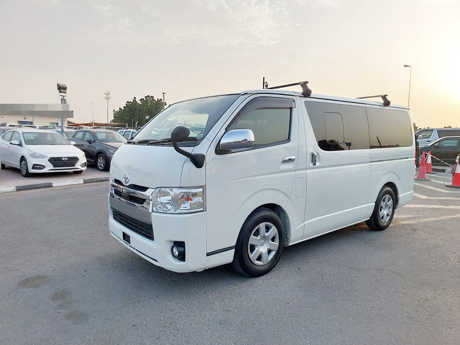 TOYOTA Hiace Van