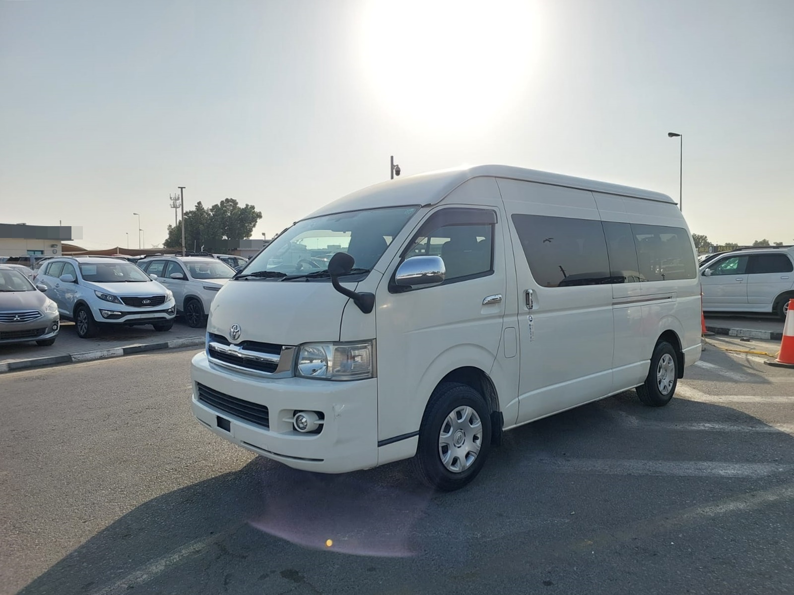 TOYOTA Hiace Commuter