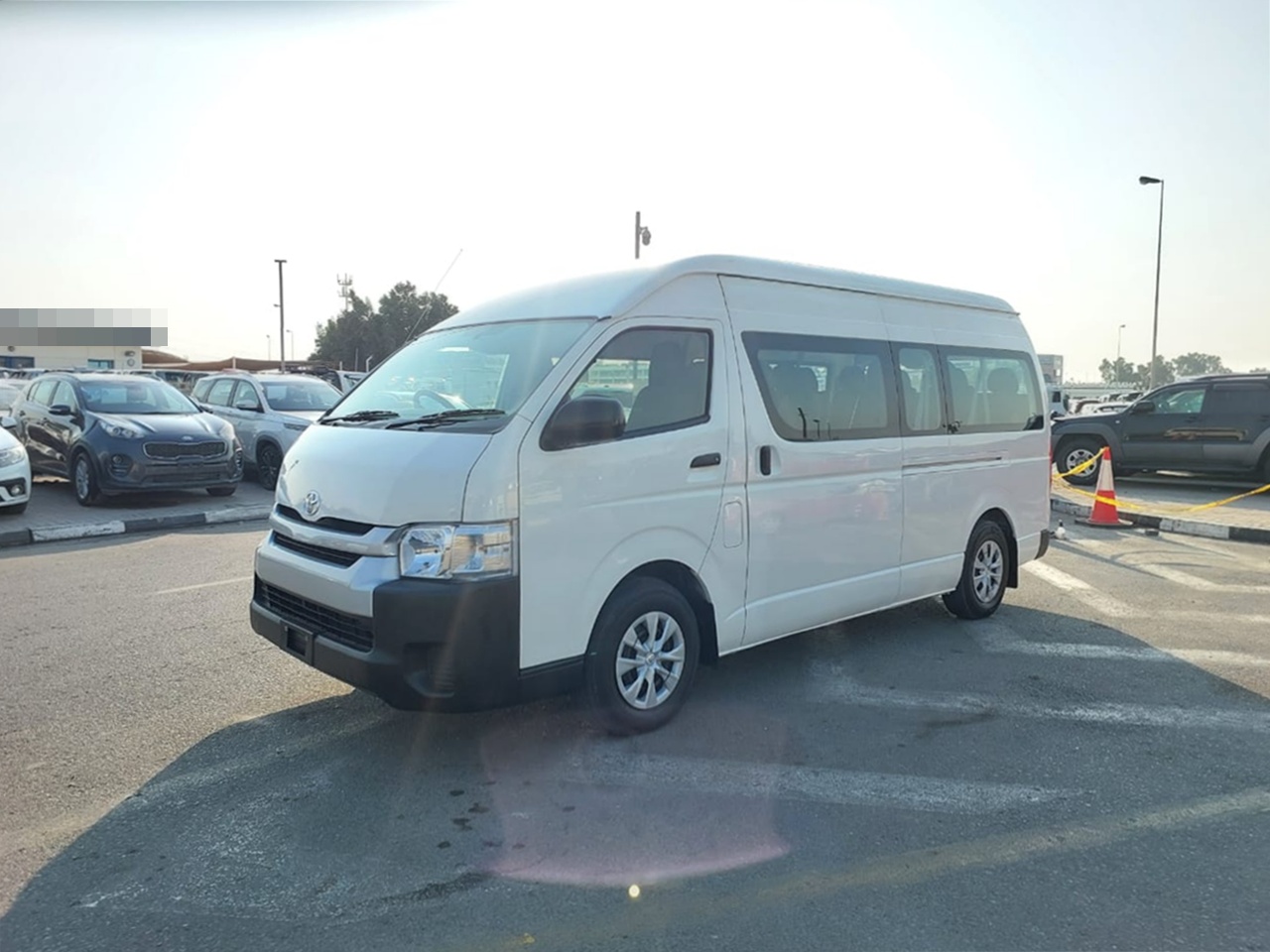 TOYOTA Hiace Commuter