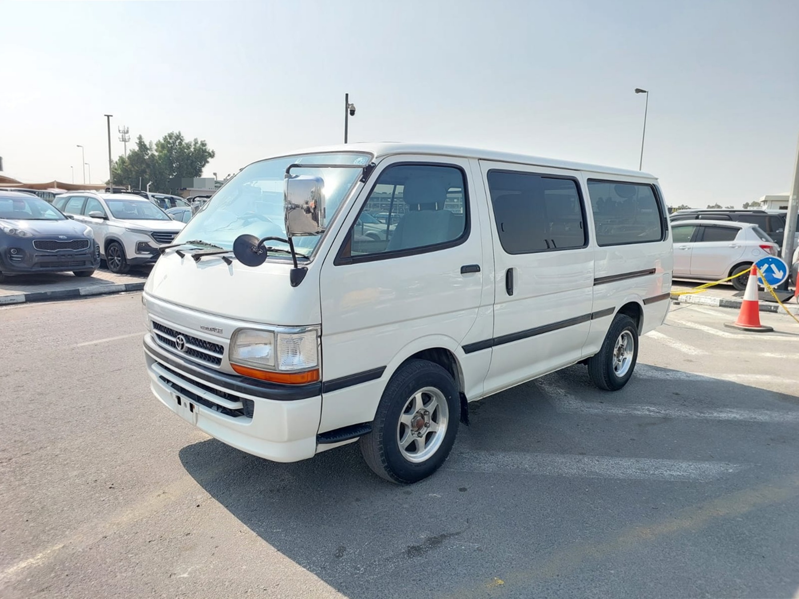 TOYOTA HIACE