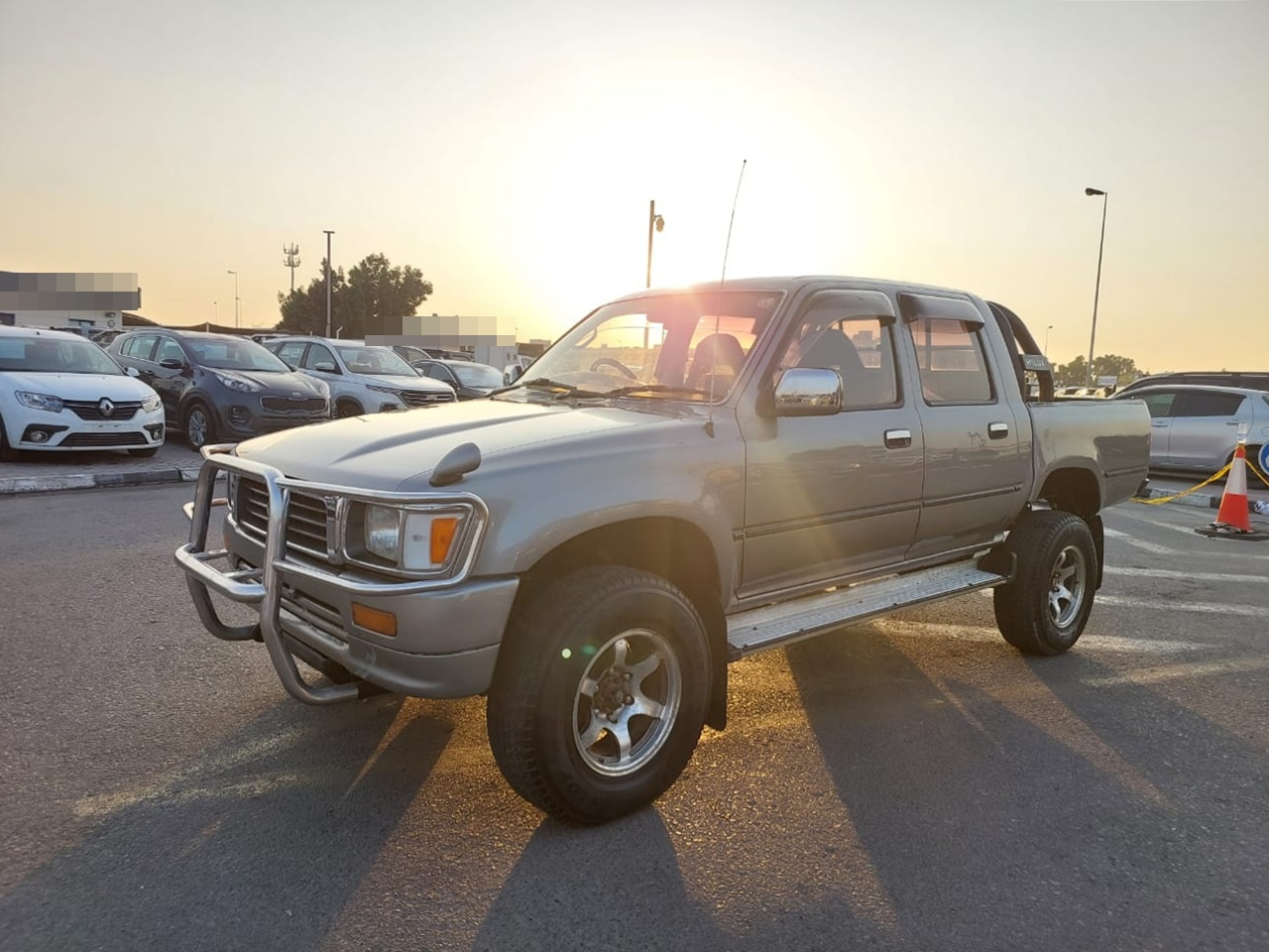 TOYOTA Hilux