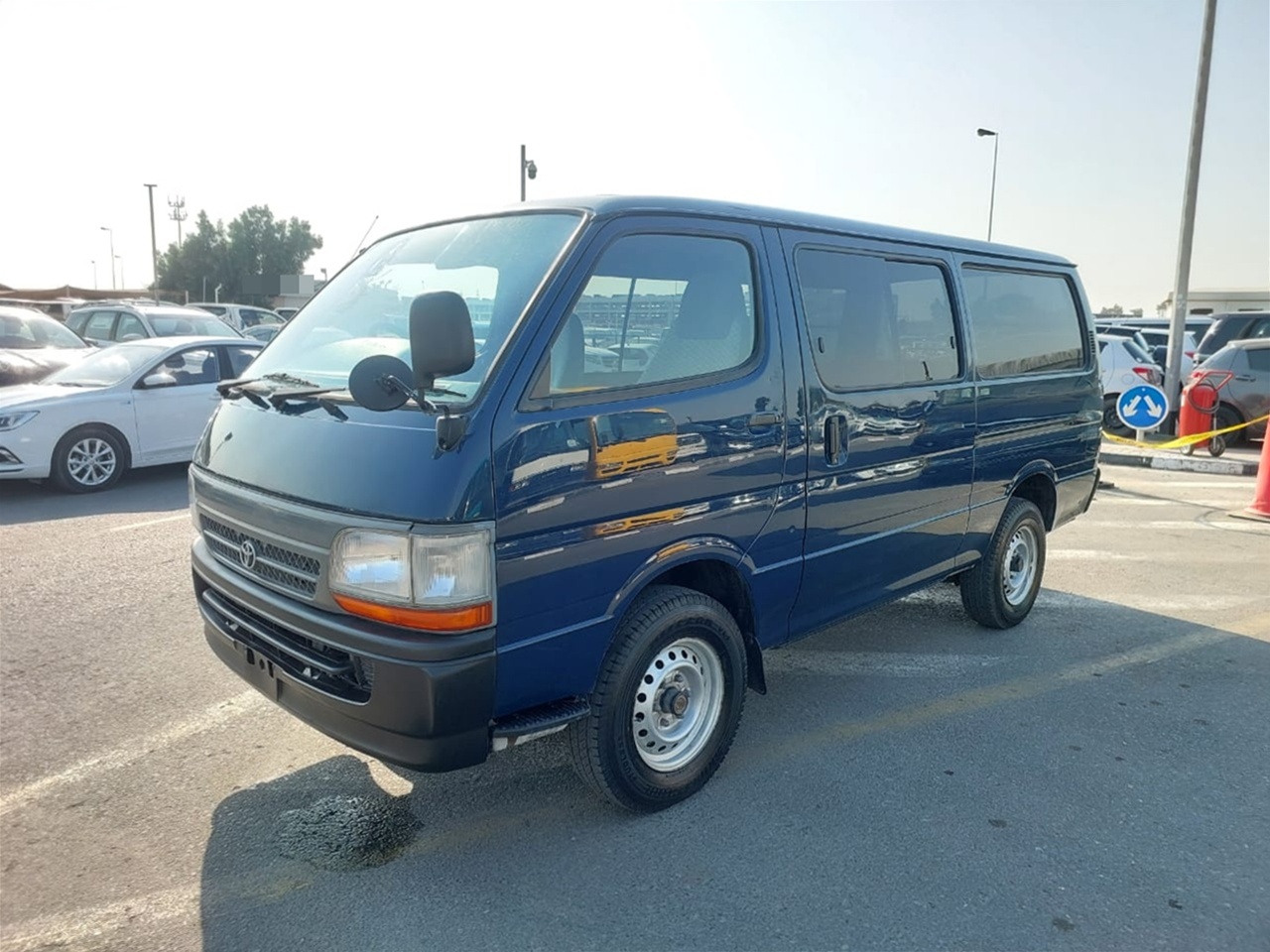 TOYOTA HIACE