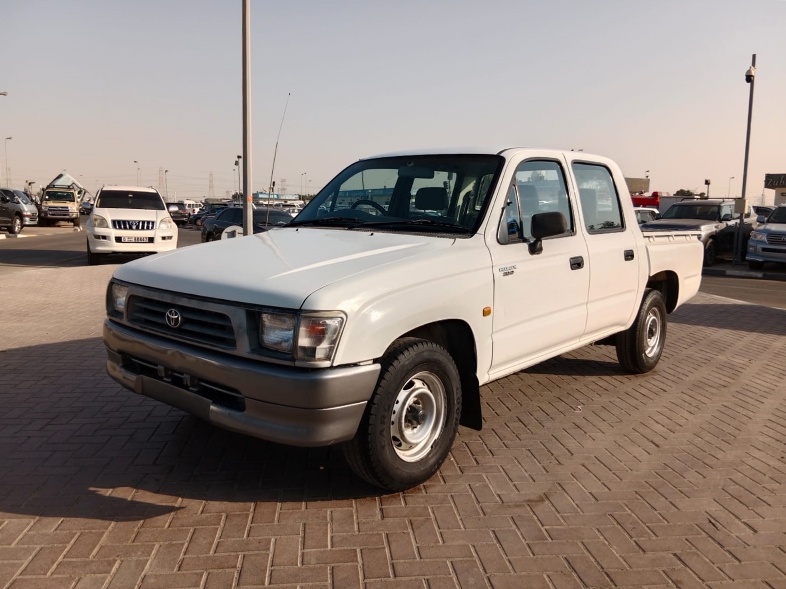 TOYOTA Hilux