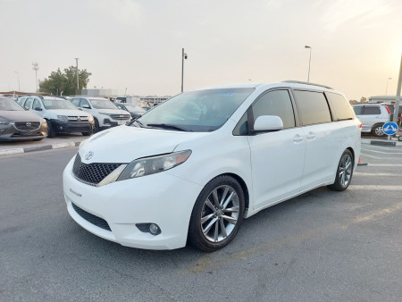 TOYOTA Sienna