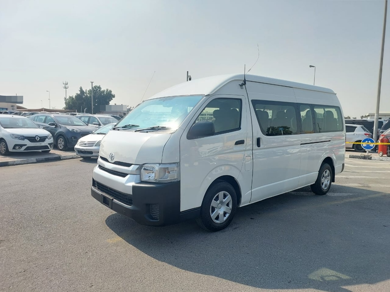 TOYOTA Hiace Commuter