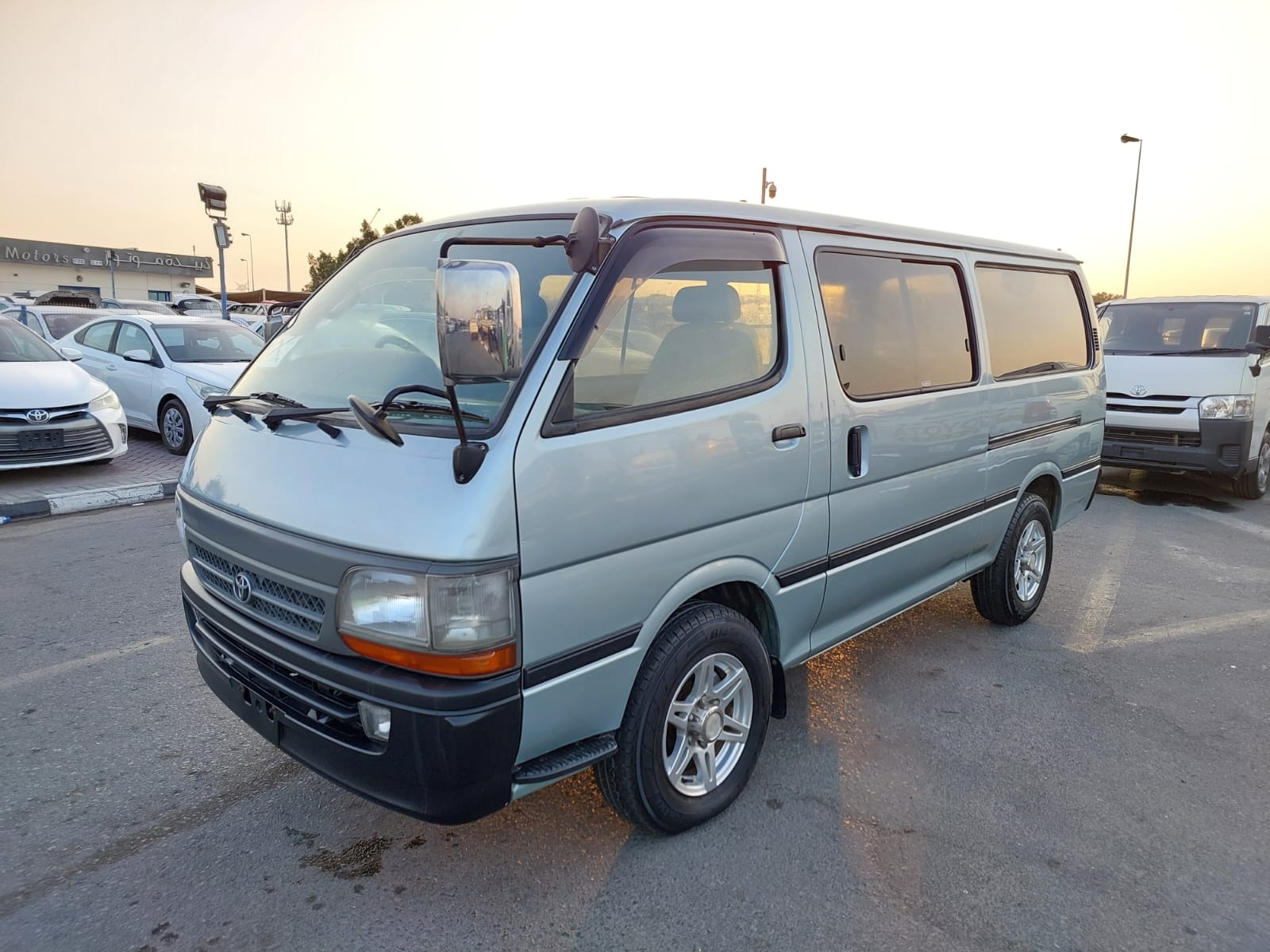 TOYOTA HIACE