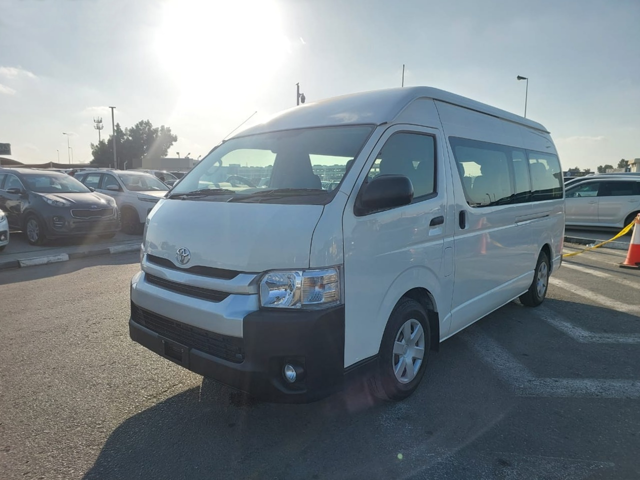 TOYOTA Hiace Commuter