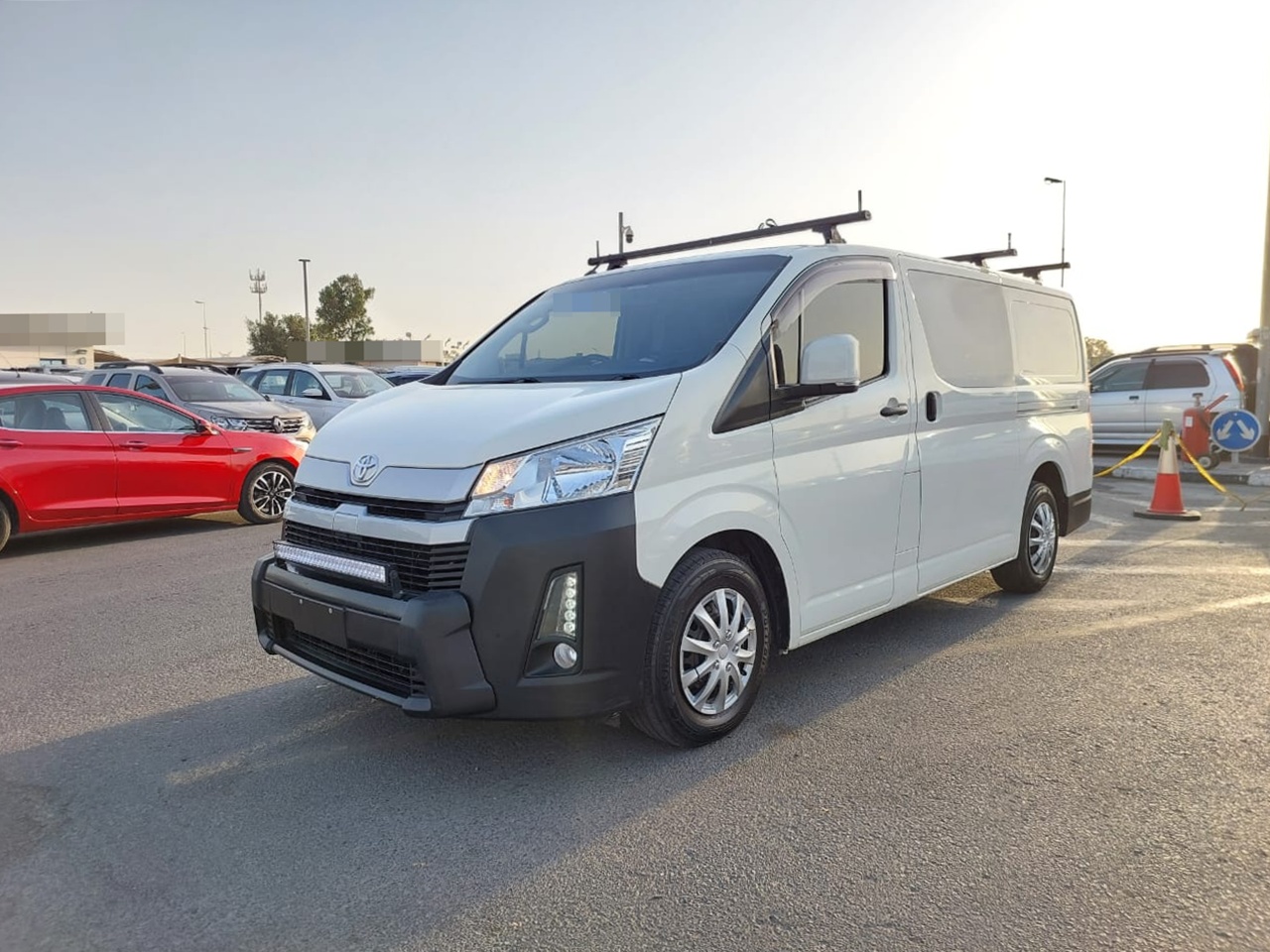 TOYOTA HIACE