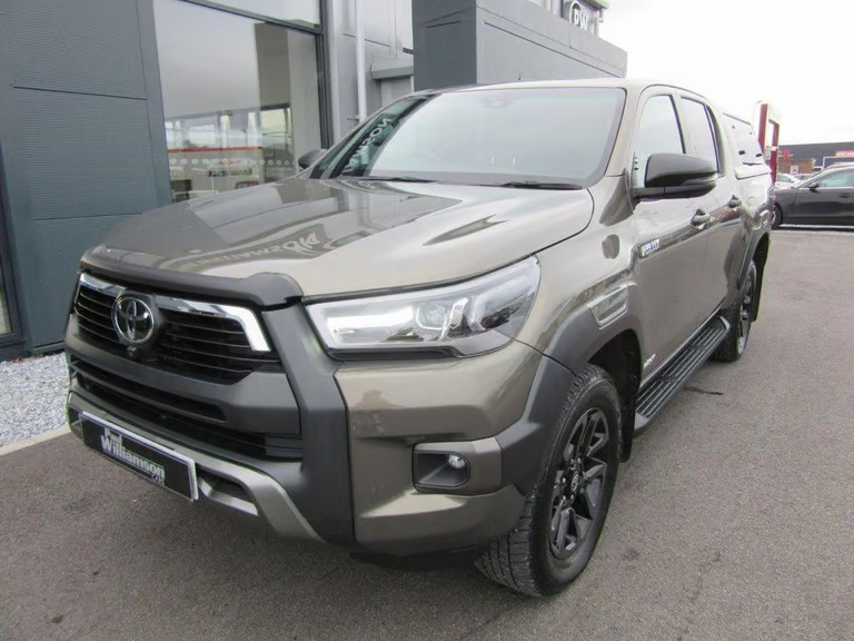 TOYOTA Hilux