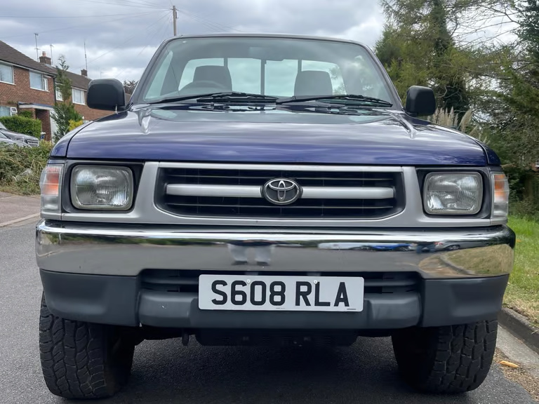 TOYOTA Hilux