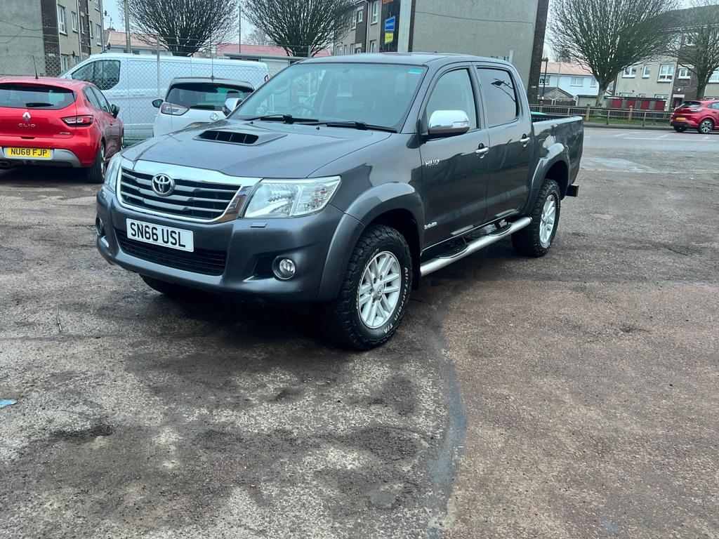 TOYOTA Hilux