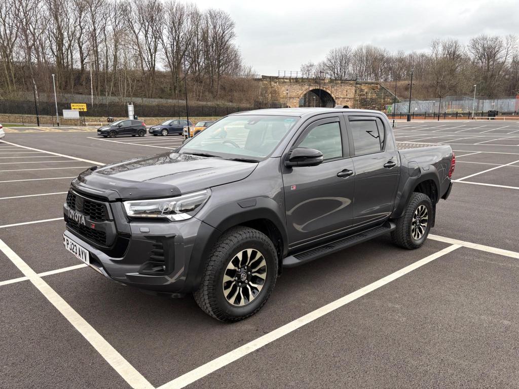 TOYOTA Hilux