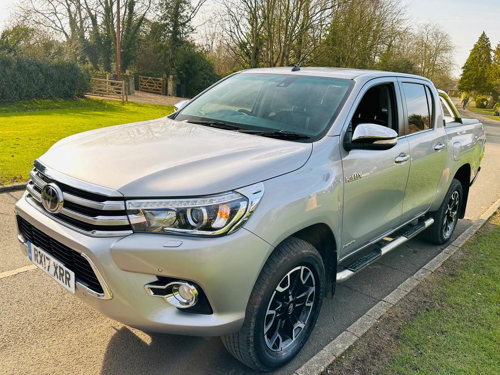 TOYOTA Hilux