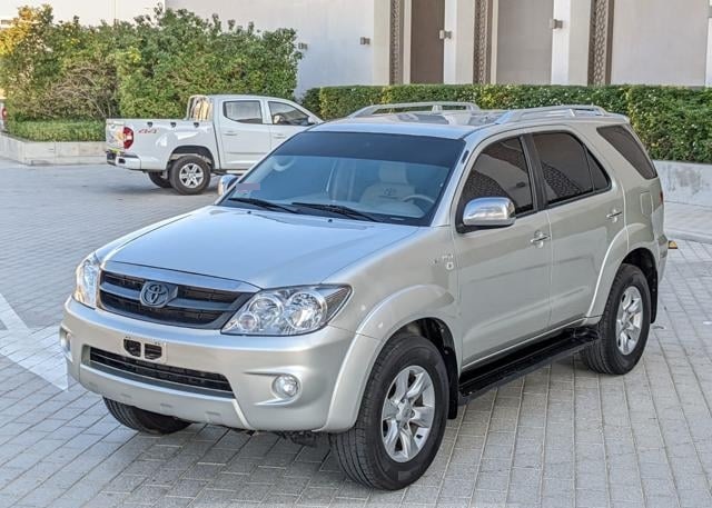 TOYOTA Fortuner