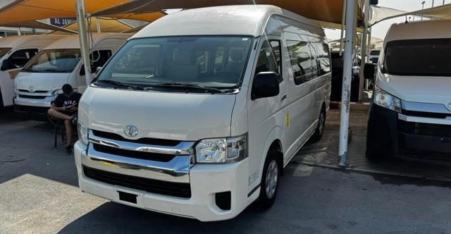 TOYOTA Hiace Commuter