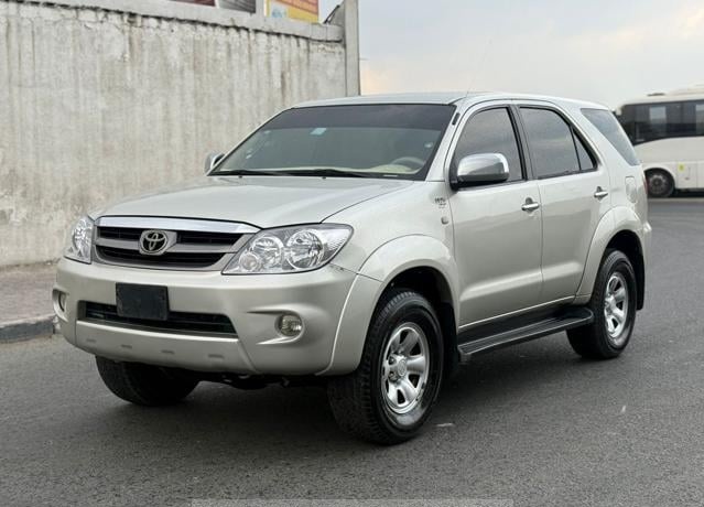 TOYOTA Fortuner