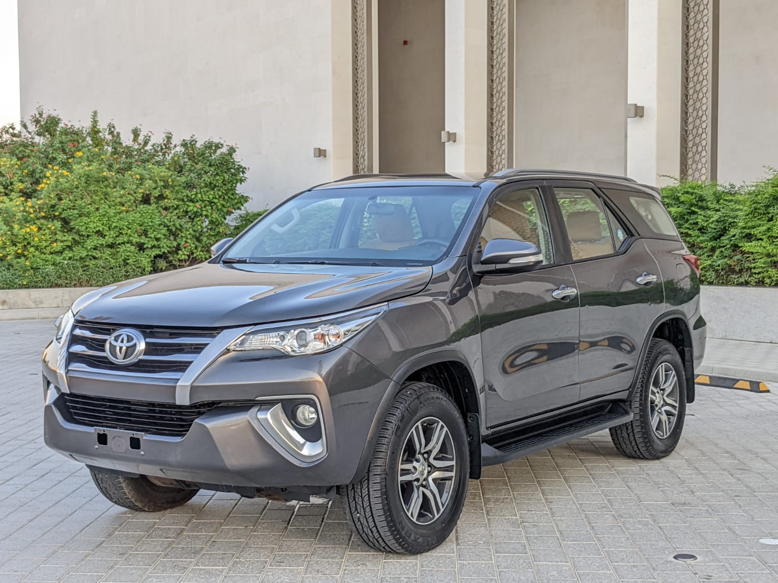 TOYOTA Fortuner